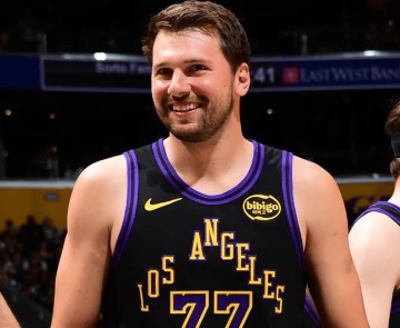 NBA在线观看-历史上单月份进80+三分仅3人：库里3次、哈登1次、东契奇1次