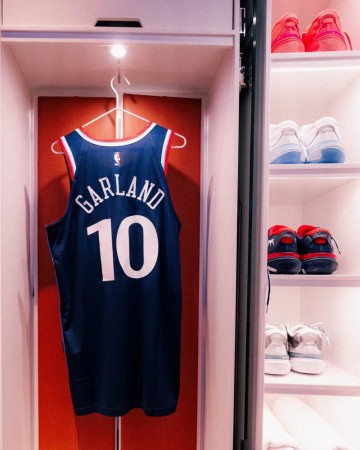 NBA录像-主场首秀来了！快船社媒晒加兰10号球衣的特写照片